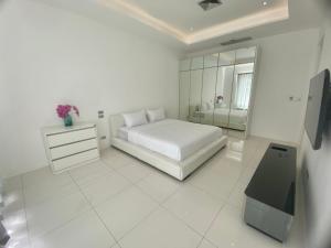 The View Luxury Condominium Karon