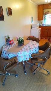 Cozy Red Deer Suite for 3