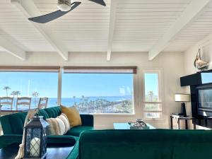 Panoramic Ocean View Cottage and Hideaway Unit #4 and B