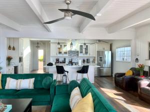 Panoramic Ocean View Cottage and Hideaway Unit #4 and B