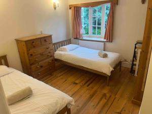 Coastal cottage on a bridle path in Lilliput- Sandbanks