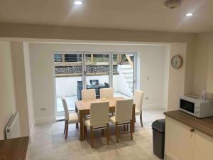 Coastal cottage on a bridle path in Lilliput- Sandbanks