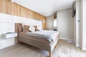 FIRST LINE BEACH APARTMENT IN MARBELLA