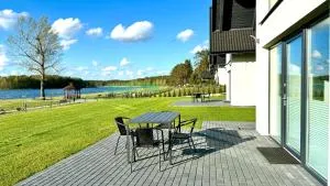 Domki nad jeziorem u Izy z balią ogrodową - Parszczenica