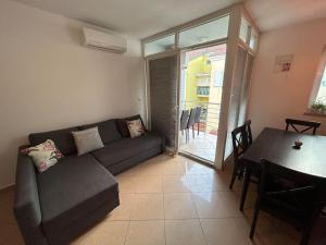 Dua Al Mar with Parking and Balcony