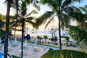 Excelente apartamento nr 317, 2dormitórios, Pé na Areia Praia das Toninhas com Piscina