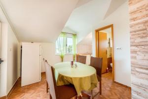 Ferienwohnung für 3 Personen ca 35 qm in Srima, Dalmatien Norddalmatien 