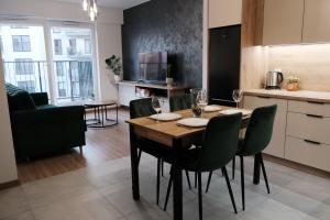 SpaceMore Apartments, Dmowskiego - 20 minut do RYNKU, Self Check-In 24H, Parking, City bikes
