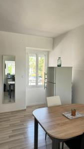Appartements Charmant T1 entre ville et lac avec balcon : photos des chambres