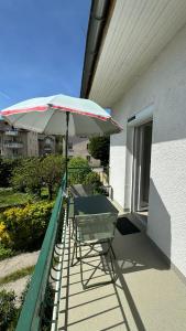 Charmant T1 entre ville et lac avec balcon