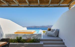 Signature Suite with Absolute-Infinity Heated Private Pool room in Phos The Boutique