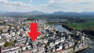 Apartment 4 Old Conservative Club in Historic Town - Pass the Keys