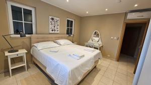 Red House Apartment With Swimming Pool