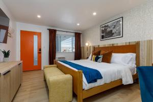 Deluxe King Suite room in Quail Park Lodge