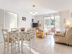 Appartements Appartement Calme Proche Plage avec Terrasse Sud, Parking Securise et Equipements Complets - FR-1-306-909 : photos des chambres