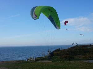 Appartements Appartement Calme Proche Plage avec Terrasse Sud, Parking Securise et Equipements Complets - FR-1-306-909 : photos des chambres