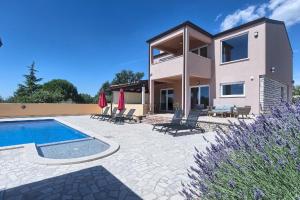 Ferienhaus mit Privatpool für 8 Personen ca 157 qm in Peruski, Istrien Bucht von Raša