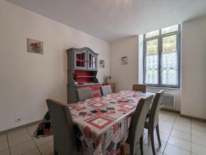 Gîte chaleureux 6 pers avec cour privée en bord de rivière près de Langeac - FR-1-582-11