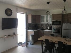 Maison rénovée proche mer avec terrasse, parking privé et wifi à Barbâtre - FR-1-426-440