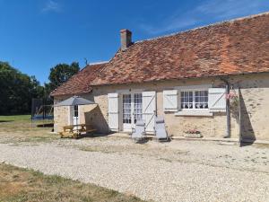 Maison en Berry avec Garage et Tout Inclus - FR-1-591-366