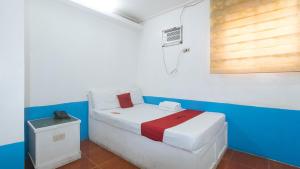 RedDoorz @ Moss Hotel Dasmarinas