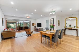 Complete Host Armytage Apartments