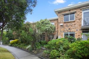 Complete Host Cromwell Rd Apartments