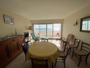 Appartement T3 avec balcon, garage et cuisine équipée - FR-1-197-417