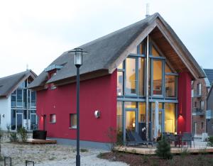 Ostsee - Reetdachhaus Nr 14 DasRoteHaus im Strand Resort