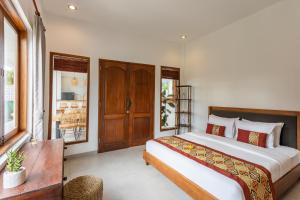 5 Bedroom Entire Villa in Berawa Canggu