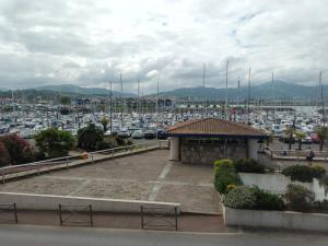 Spacieux T2 à Hendaye avec parking à deux pas de la plage - FR-1-239-794