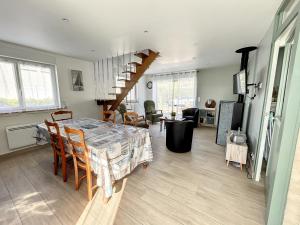 Maisons de vacances Maison renovee 3 chambres, proche mer, jardinet equipe, centre-ville - FR-1-361-464 : photos des chambres