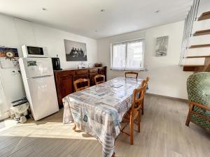 Maisons de vacances Maison renovee 3 chambres, proche mer, jardinet equipe, centre-ville - FR-1-361-464 : photos des chambres