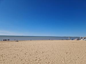 Appartements Bel appartement T2 avec balcon, WIFI et parking pres de la plage - FR-1-706-2 : photos des chambres