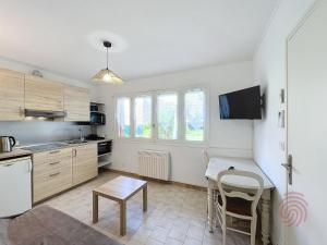 Charmant T2 avec terrasse Sud, parking, WiFi, animaux acceptés - proche thermes et centre Lamalou - FR-1-451-192
