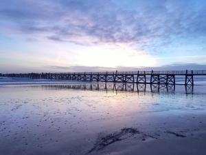 Maisons de vacances Maison 3 chambres au calme, 3* - Proche plage et commerces, WiFi, terrasse, jardin, TV box, garage - FR-1-323-525 : photos des chambres