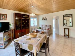 Maisons de vacances Maison 3 chambres (5 pers) a 400m de la plage avec jardin clos, parking & WIFI a Bretignolles-sur-Mer - FR-1-231-323 : photos des chambres