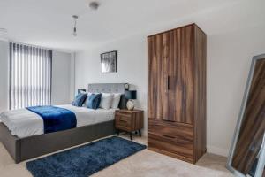 Lovely Riverside 2 Bed Apartment