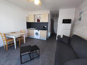 Studio Cabine Rénové, Terrasse et Parking, à 500m de la Plage - FR-1-776-61