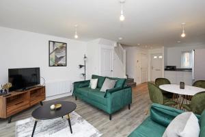 Beautiful brand new 3 bedroom city centre house with garden