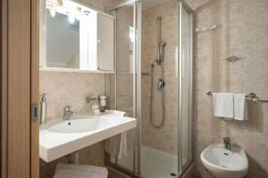 Camera Standard Matrimoniale/Doppia con Letti Singoli