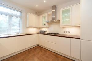 Spacious 2 Bedroom Maisonette in Stratford