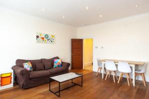 Spacious 2 Bedroom Maisonette in Stratford