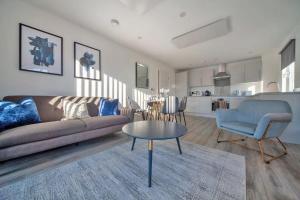 Contemporary 2 Bedroom Apartment in Ashford