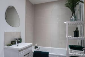 Lovely 2 Bed Apartment in Manchester - Sleeps 4