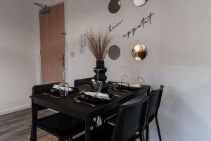 Lovely 2 Bed Apartment in Manchester - Sleeps 4