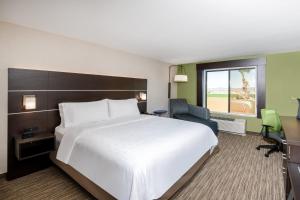 Standard King Room room in Holiday Inn Express Hotel & Suites Yuma an IHG Hotel