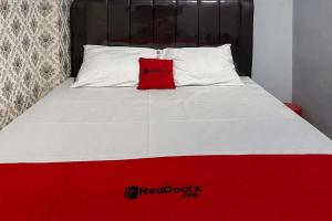 RedDoorz near Waterpark Citra Garden Medan