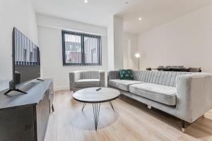 Modern and Bright 2 Bed Apartment in Solihull