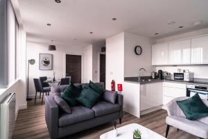 Stay Zeni, Alexandra Rise Manchester Slick 1 Bed